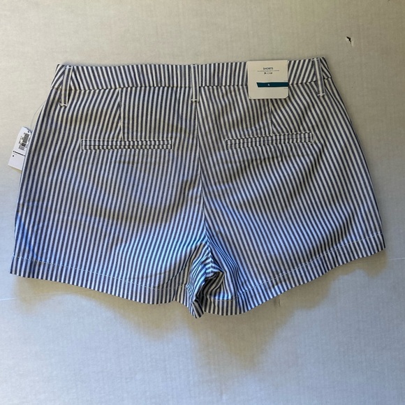 Old Navy flat front Railroad Stripe Shorts w/front pockets NWT. Sz-4. E11 - Picture 5 of 10